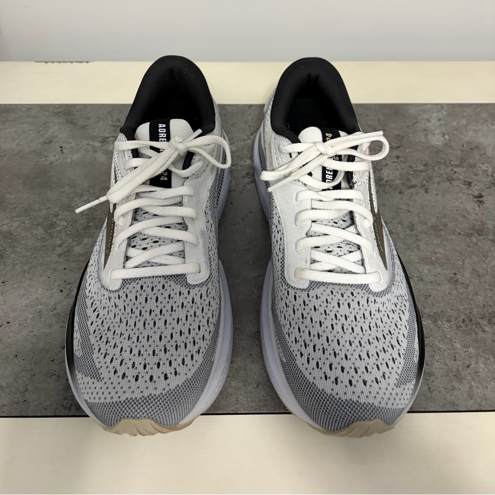 Brooks adrenaline Women's White and Black Athletic Shoes